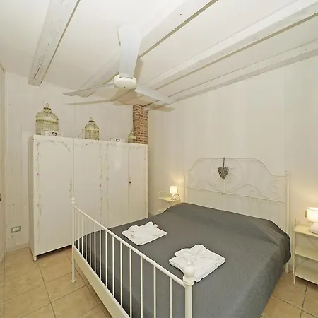 מלון דירות Garda Valtenesi 3*