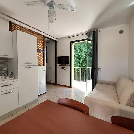 Garda Valtenesi מלון דירות פואניאגו