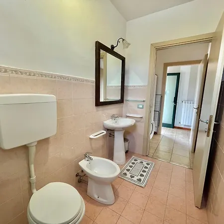 מלון דירות Garda Valtenesi 3*
