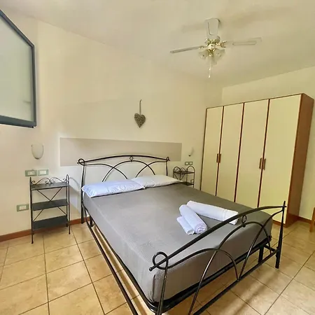 Garda Valtenesi 3* פואניאגו
