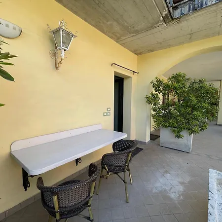 Garda Valtenesi 3* פואניאגו