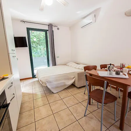 Garda Valtenesi מלון דירות
