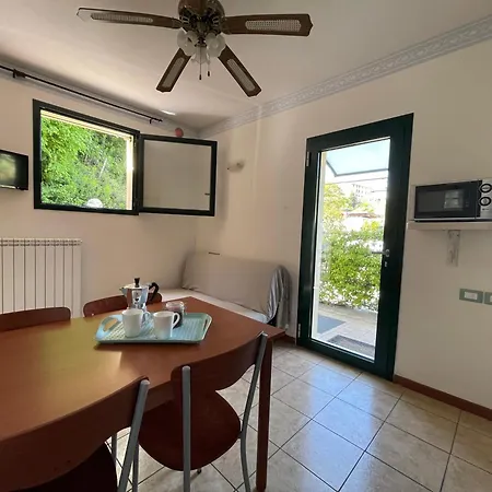 Garda Valtenesi מלון דירות פואניאגו